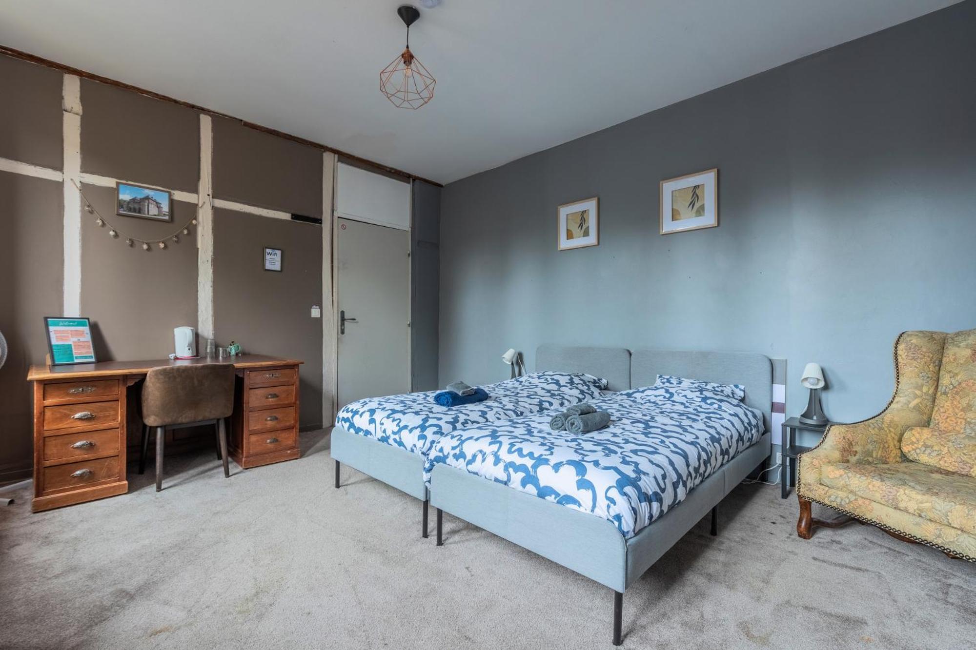 Отель Douai House Экстерьер фото