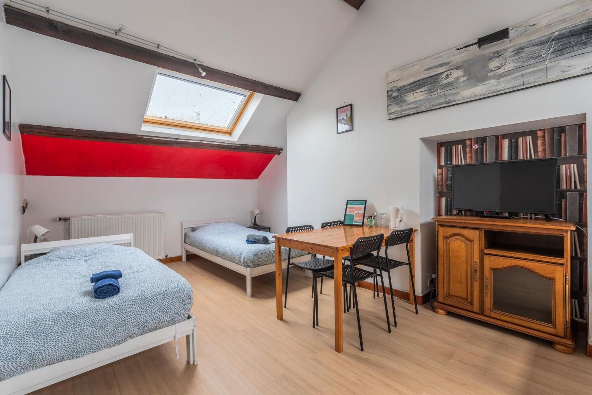 Отель Douai House Экстерьер фото