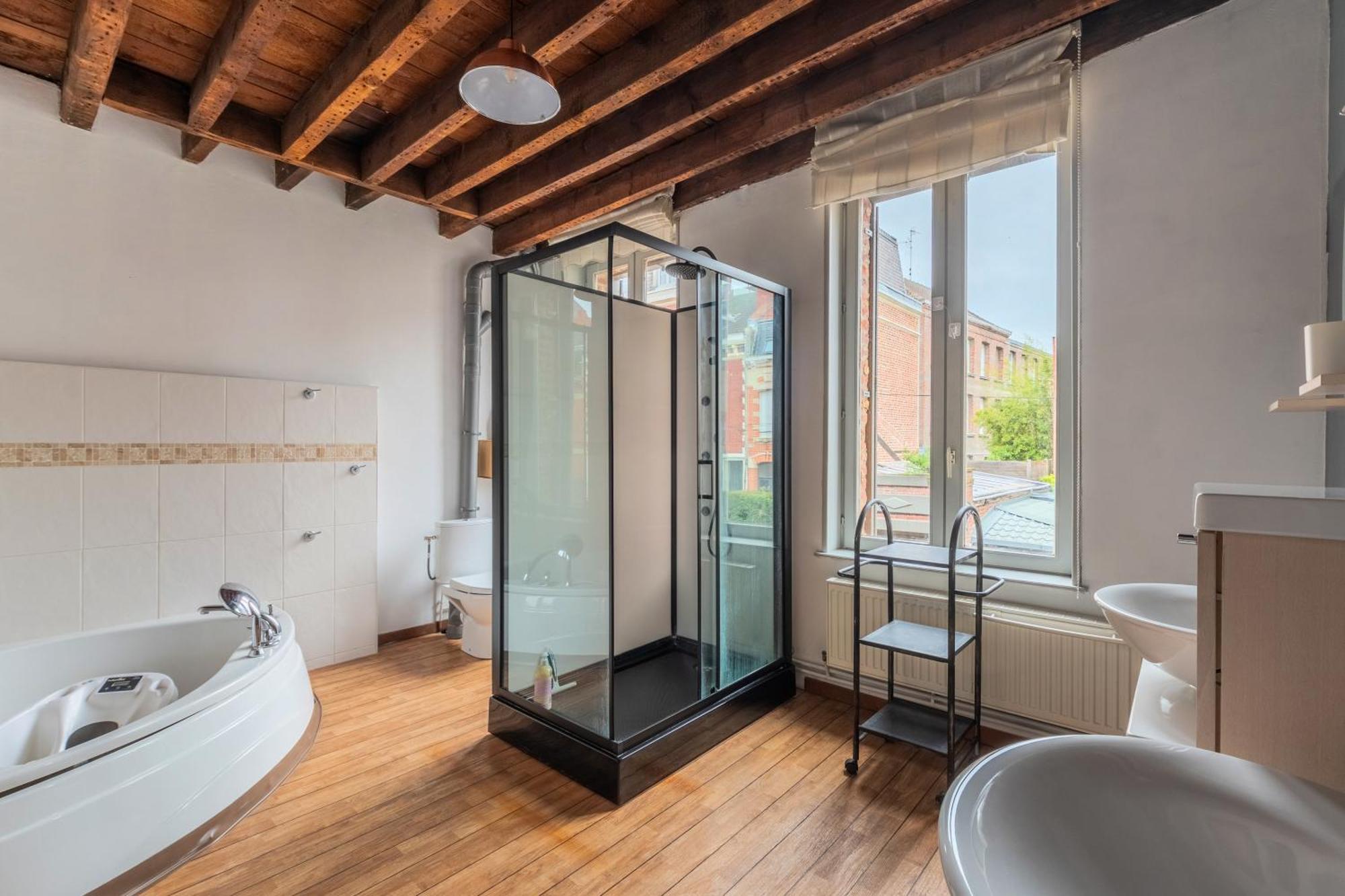 Отель Douai House Экстерьер фото