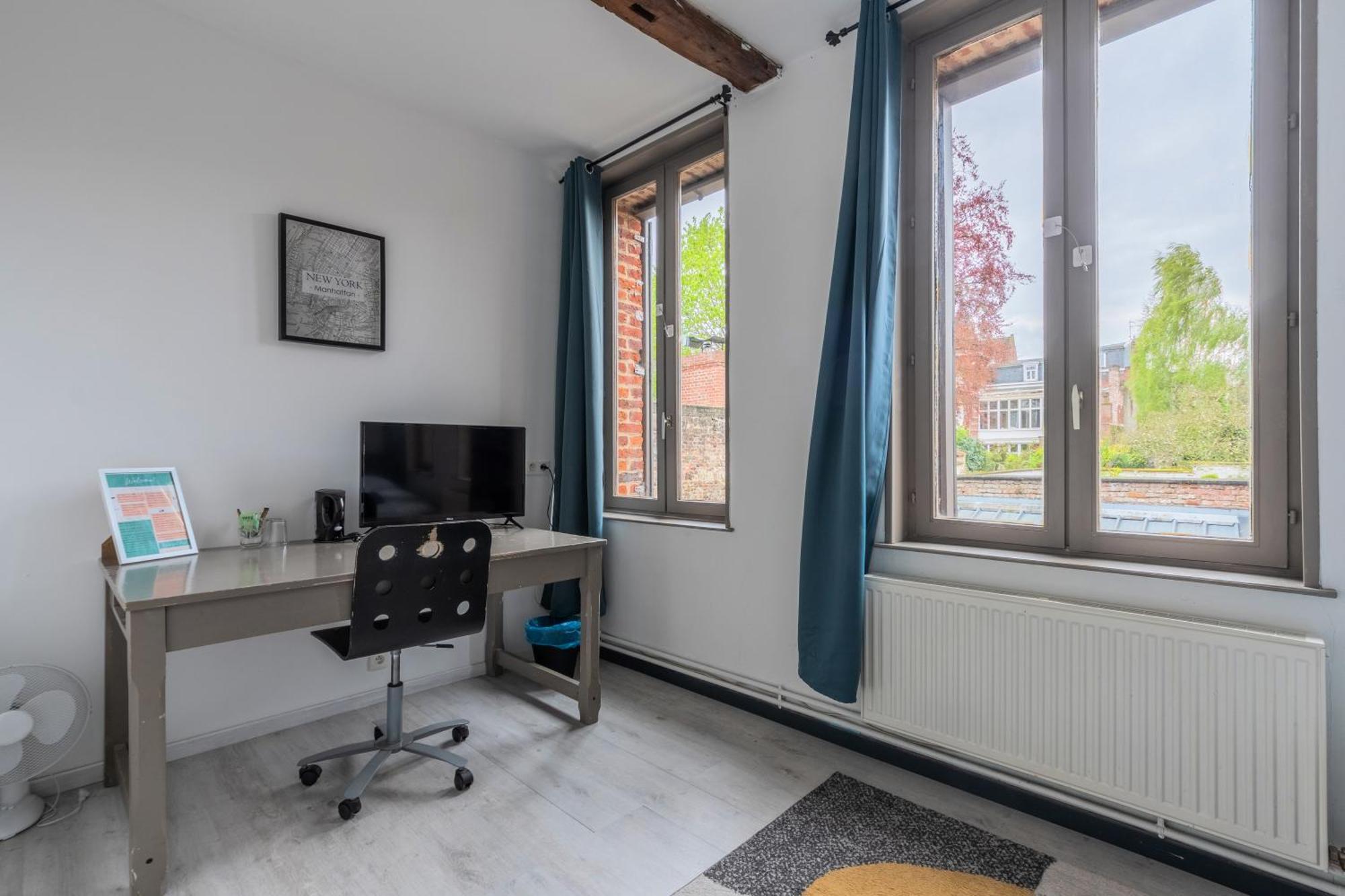 Отель Douai House Экстерьер фото