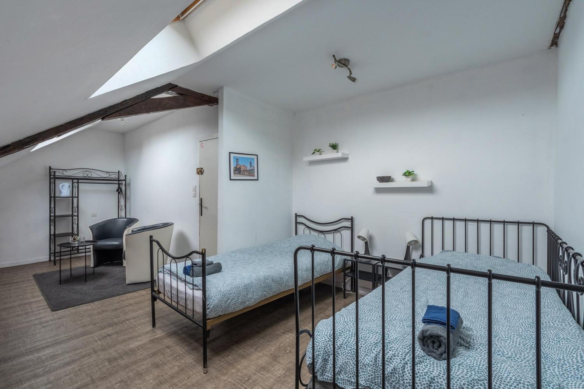 Отель Douai House Экстерьер фото