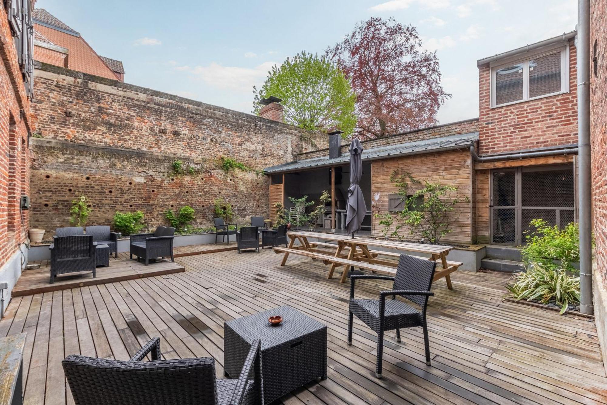 Отель Douai House Экстерьер фото