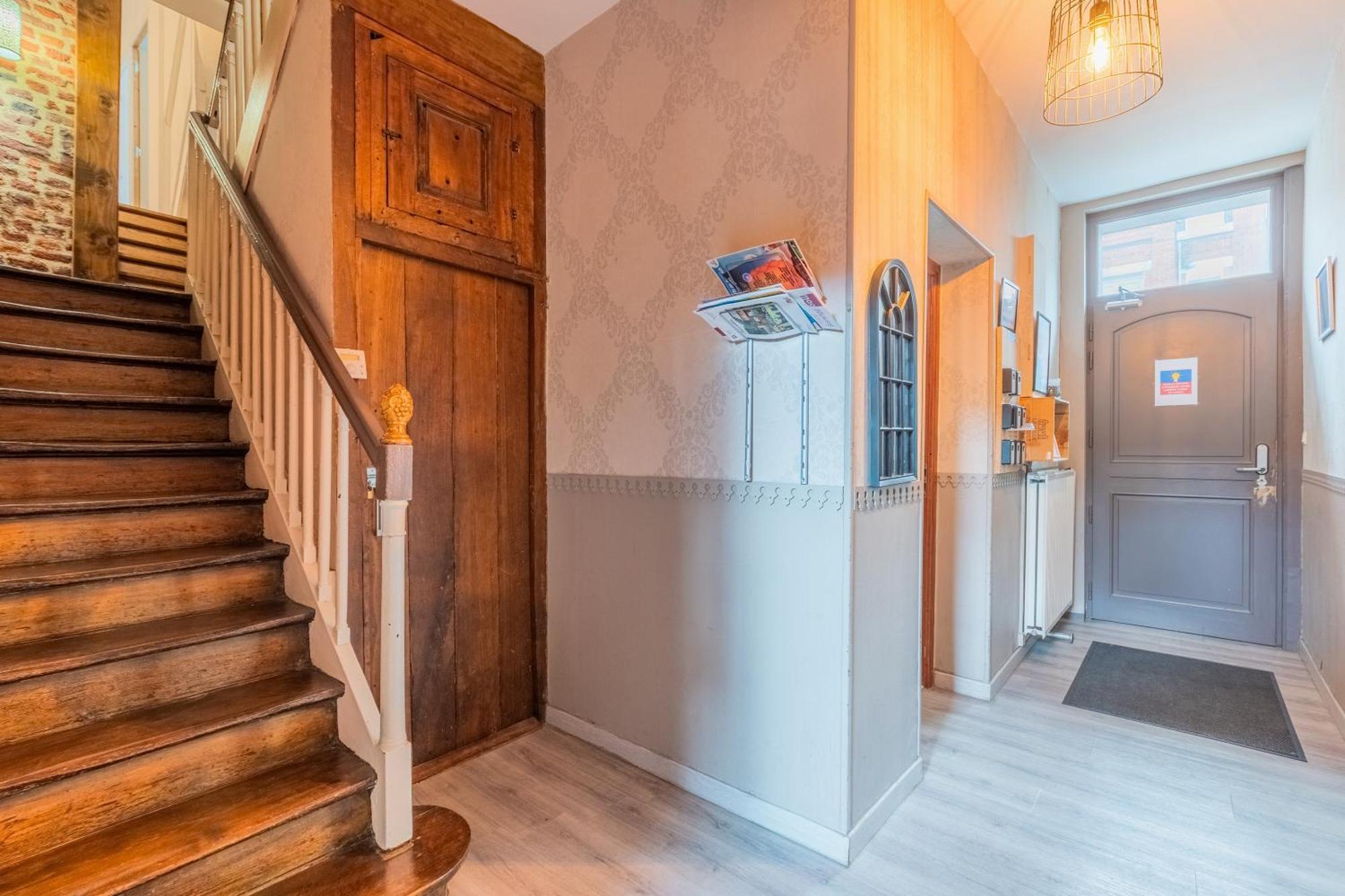 Отель Douai House Экстерьер фото